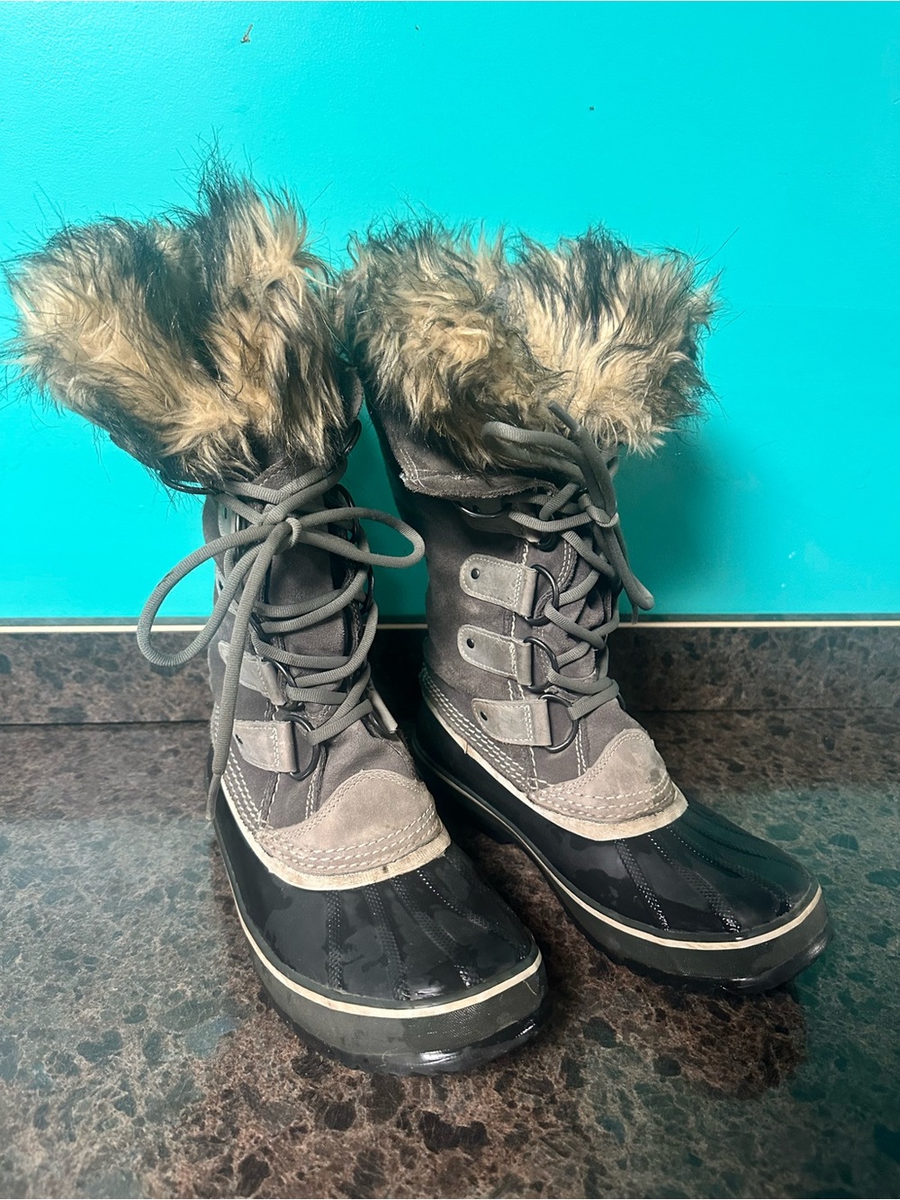Sorel Gray Faux Fur Lace-Up Winter Rain Boots waterproof size 9